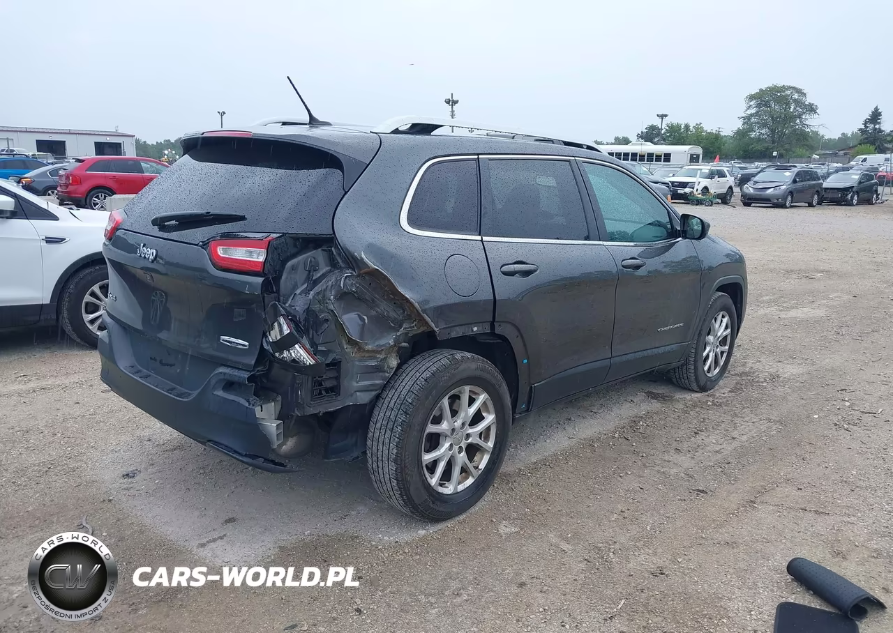 2015 Jeep Cherokee Latitude VIN:1C4PJMCB6FW633138 - 4