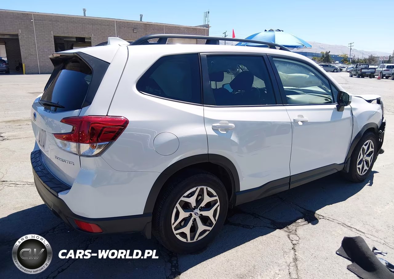 2023 Subaru Forester Premium VIN:JF2SKAEC9PH460184 - 4