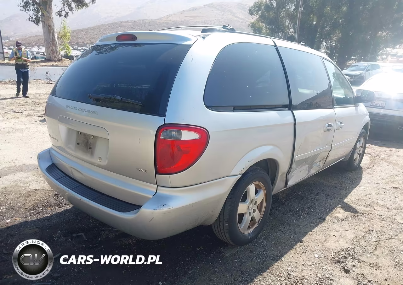 2005 Dodge Caravan Sxt VIN:2D8GP44LX5R354449 - 4