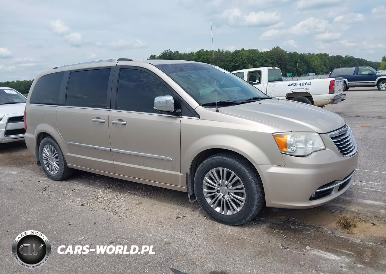 2013 Chrysler Town & Country Limited – zdjęcie 1 z 16