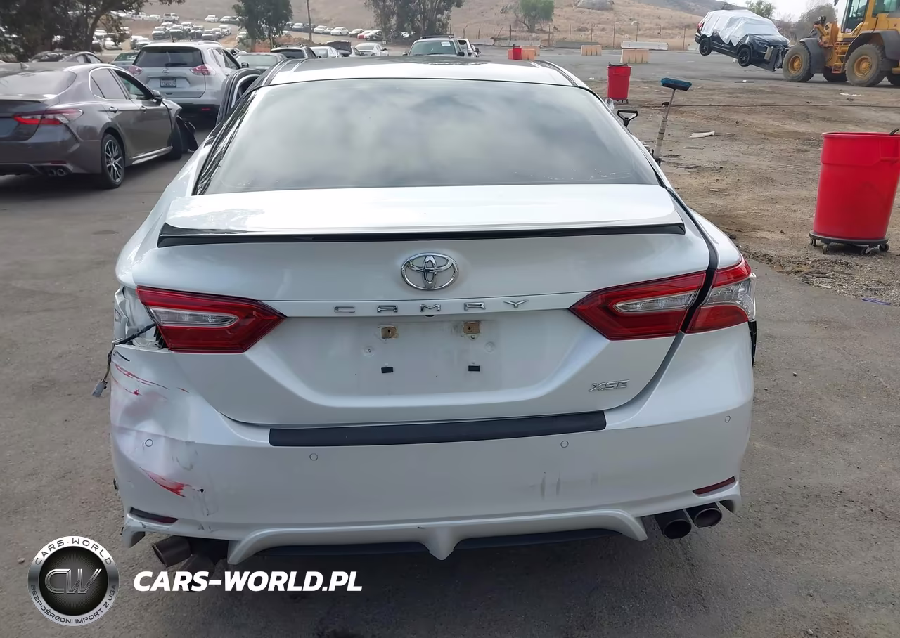 2018 Toyota Camry Xse VIN:4T1B61HK7JU158537 - 16