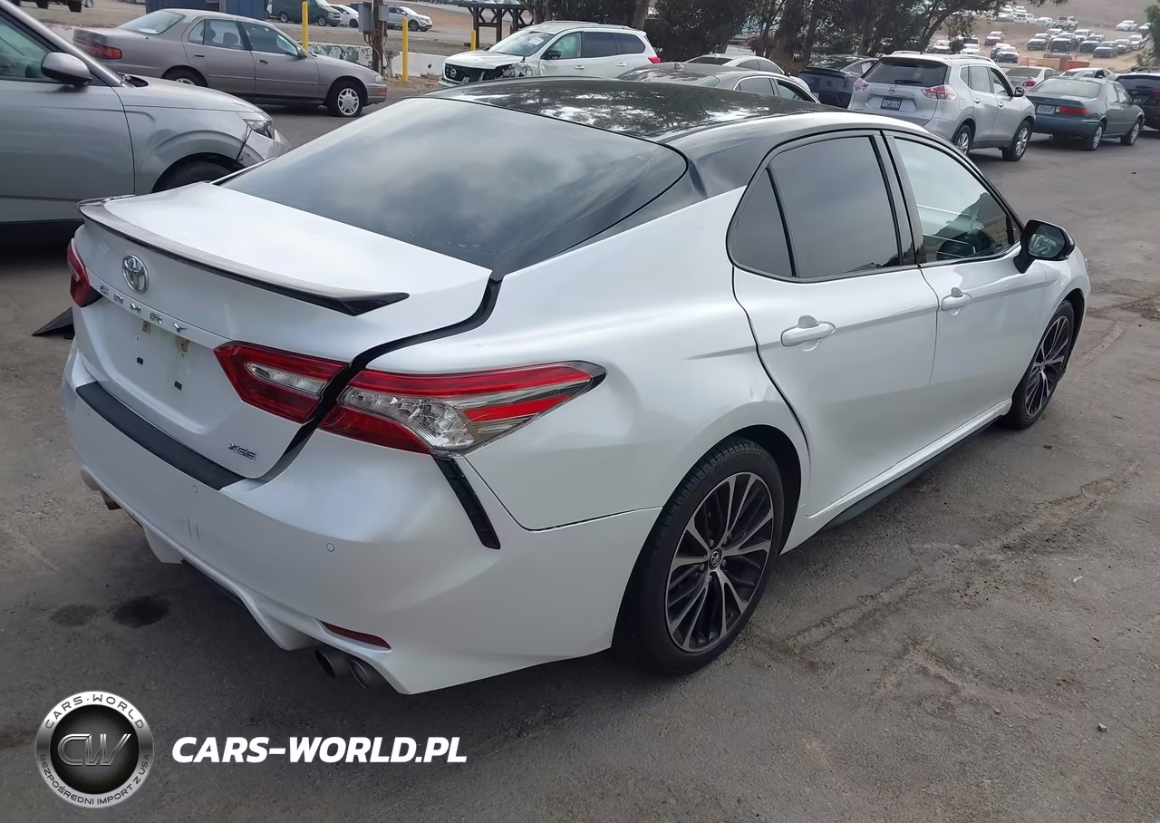 2018 Toyota Camry Xse VIN:4T1B61HK7JU158537 - 4