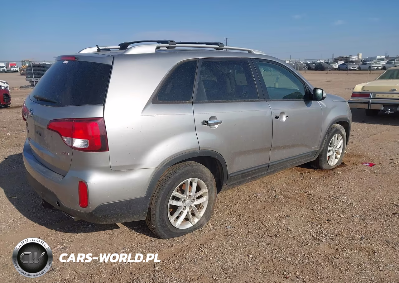 2014 Kia Sorento Lx V6 VIN:5XYKTDA74EG546952 - 4