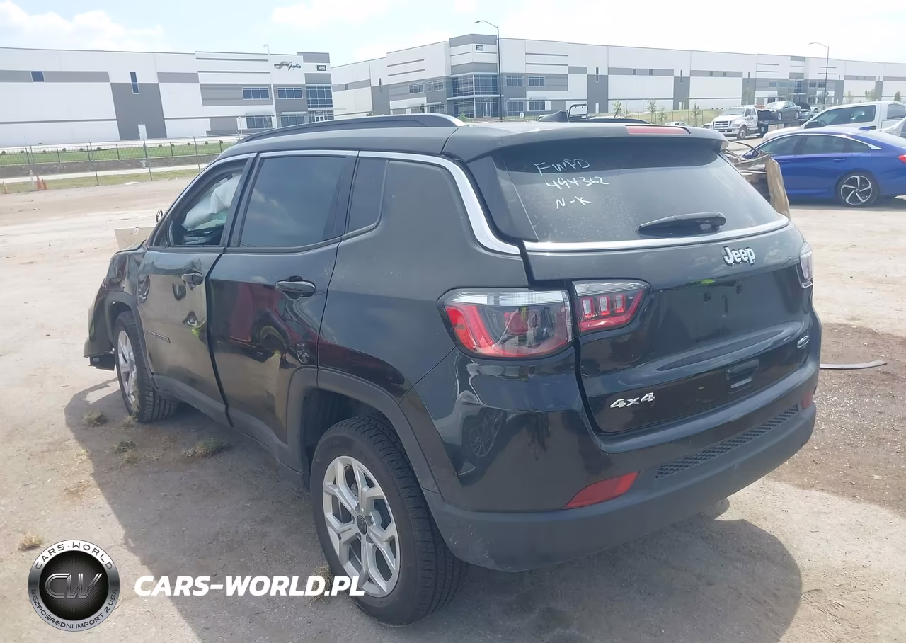 2025 Jeep Compass Latitude 4X4 VIN:3C4NJDBN6ST601969 - 3
