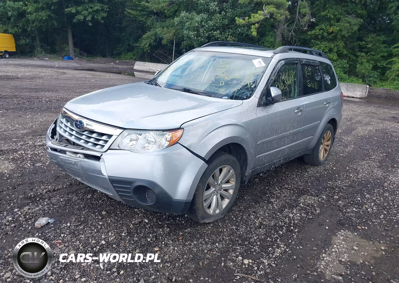 2013 Subaru Forester 2.5X Premium VIN:JF2SHADC0DG418813 - 2