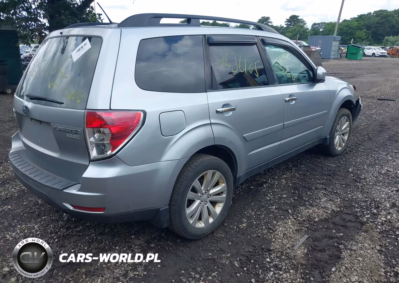 2013 Subaru Forester 2.5X Premium VIN:JF2SHADC0DG418813 - 4
