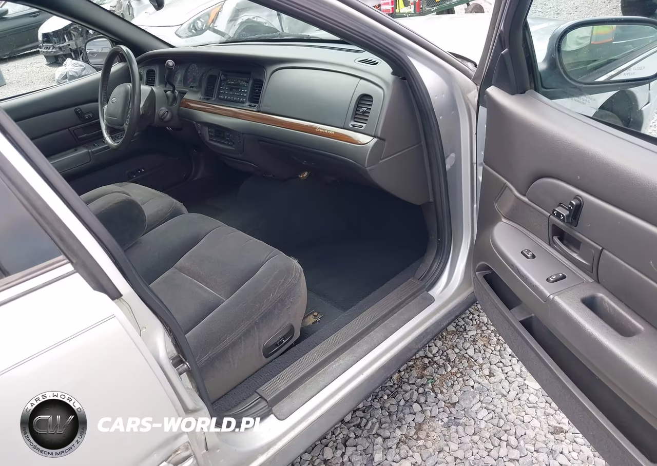 2003 Ford Crown Victoria Lx VIN:2FAFP74W33X127799 - 17