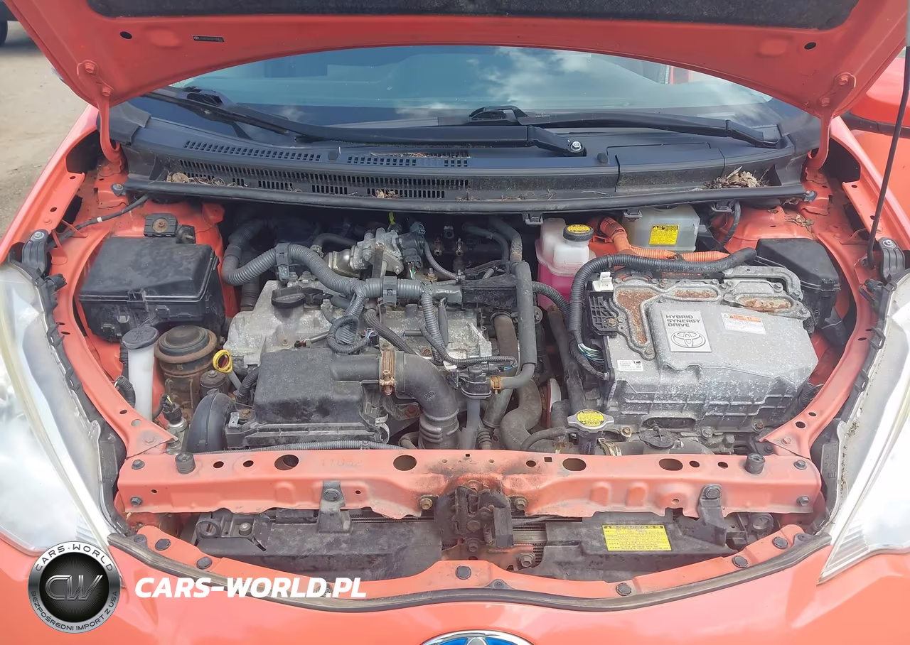 2013 Toyota Prius C Three VIN:JTDKDTB30D1058017 - 10