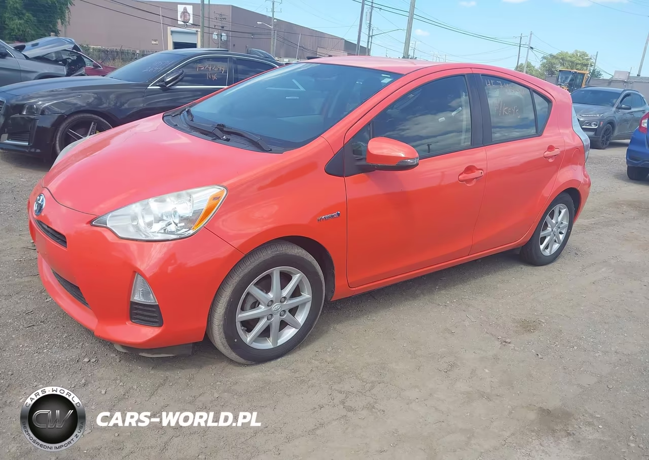 2013 Toyota Prius C Three VIN:JTDKDTB30D1058017 - 2