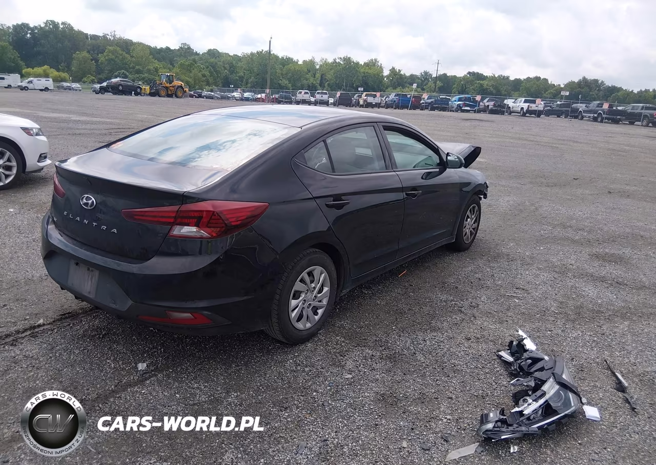 2019 Hyundai Elantra Se VIN:5NPD74LFXKH486276 - 4