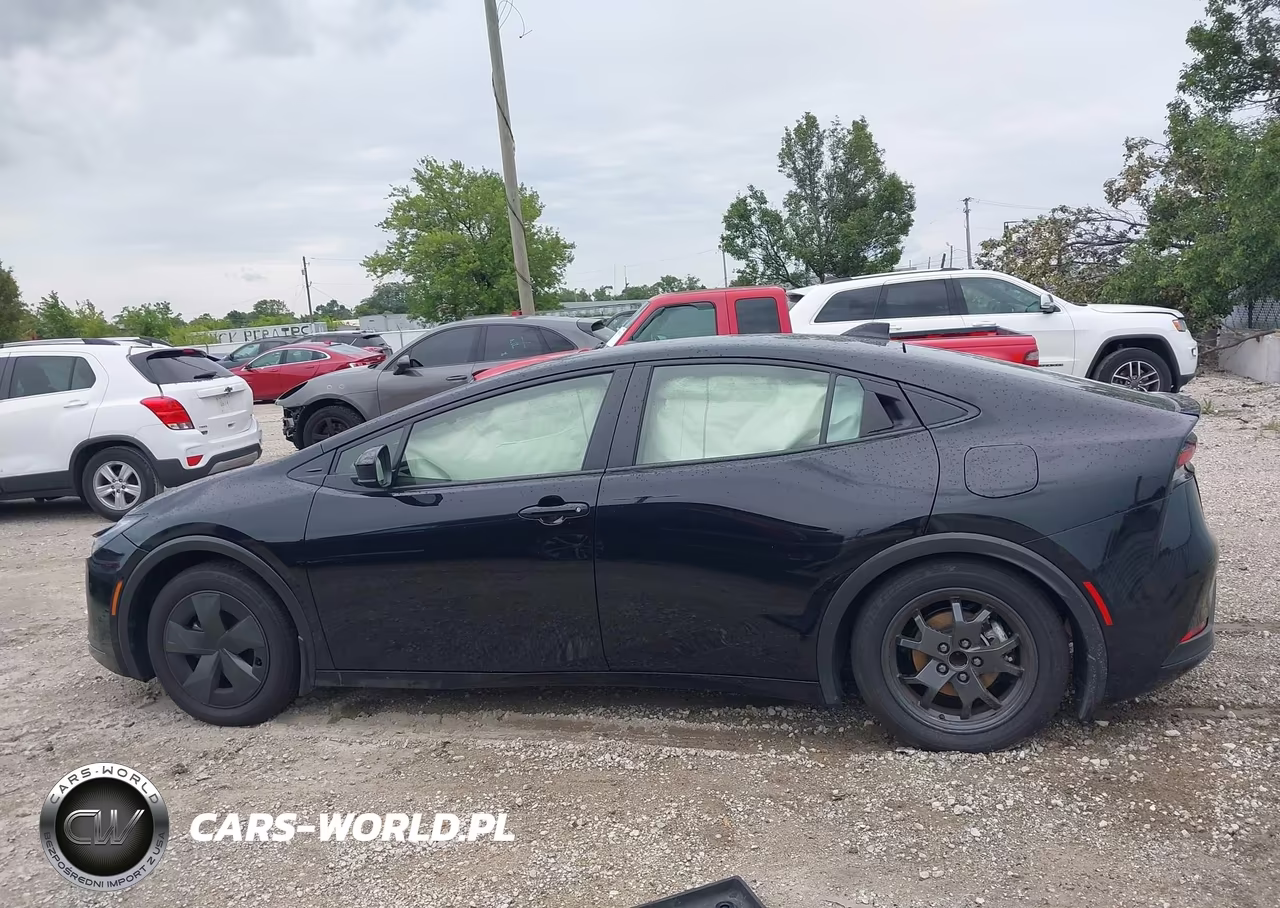 2026 Toyota Prius Le VIN:JTDACAAU2T3072842 - 14