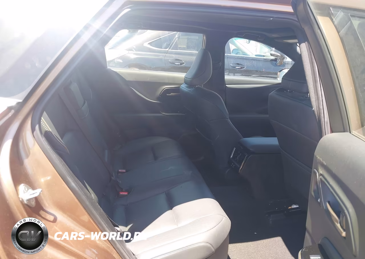 2025 Toyota Crown Signia Limited VIN:JTDACAAJ6S3032168 - 8