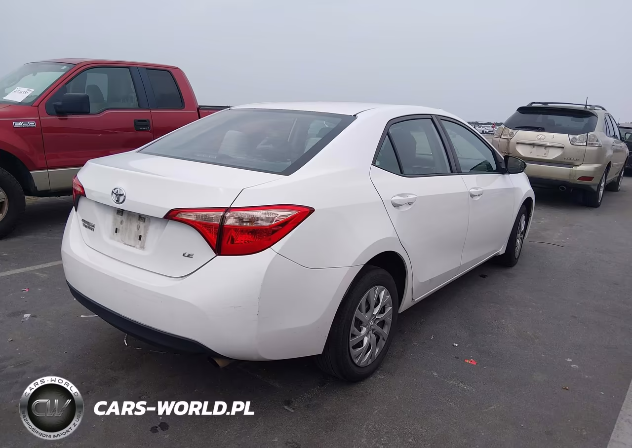 2017 Toyota Corolla Le VIN:5YFBURHE3HP599589 - 4