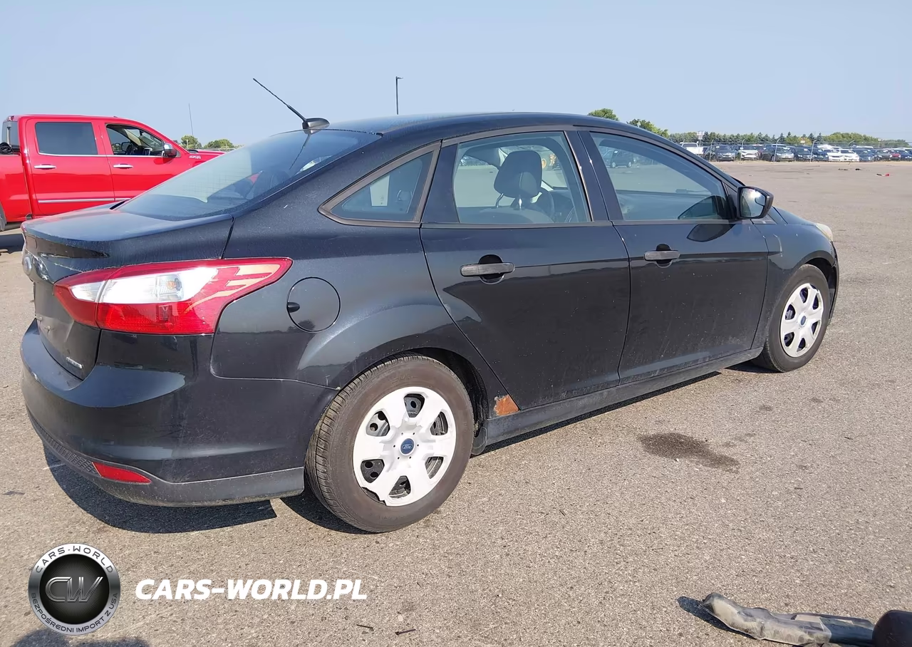 2014 Ford Focus S VIN:1FADP3E26EL119451 - 4