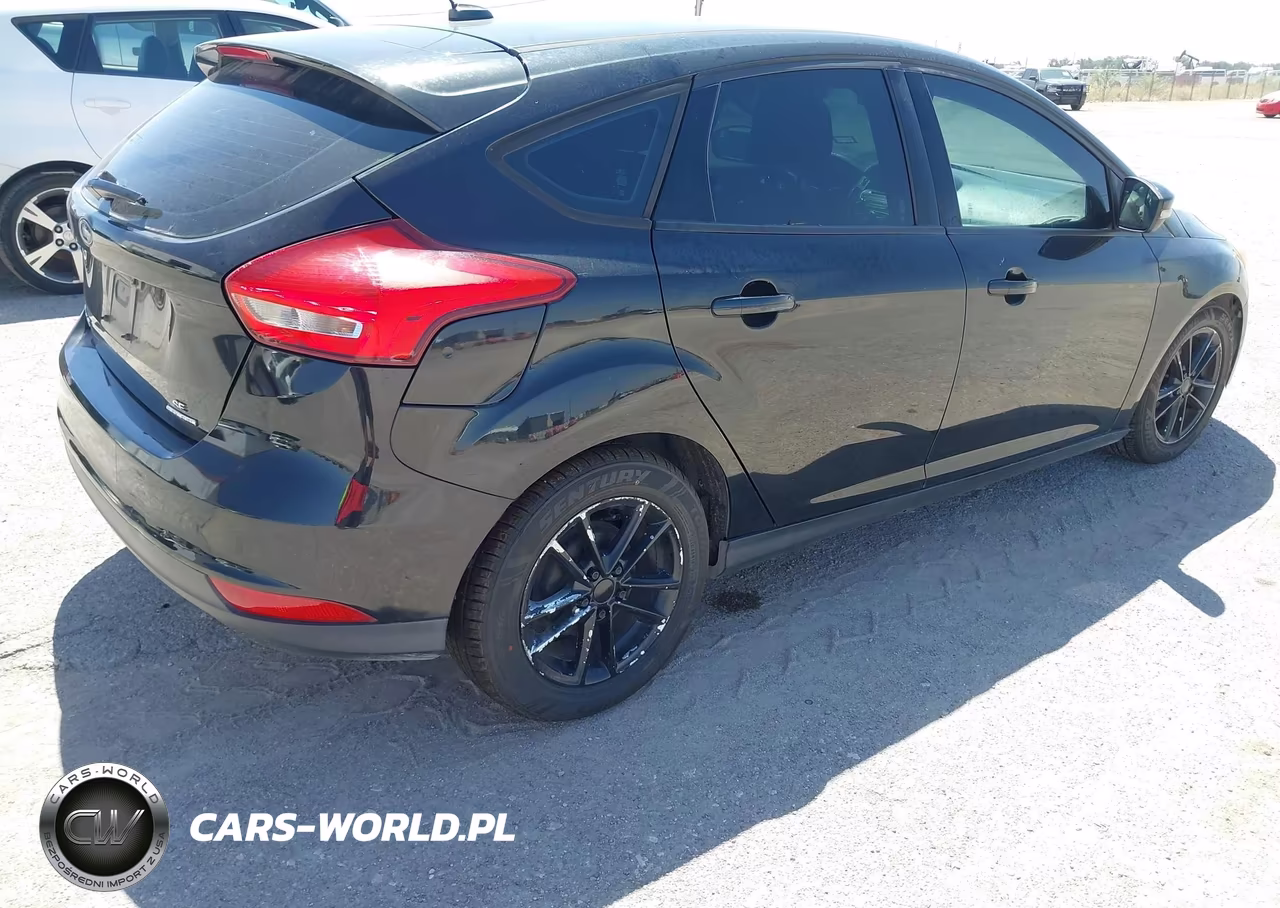 2015 Ford Focus Se VIN:1FADP3K26FL283482 - 4