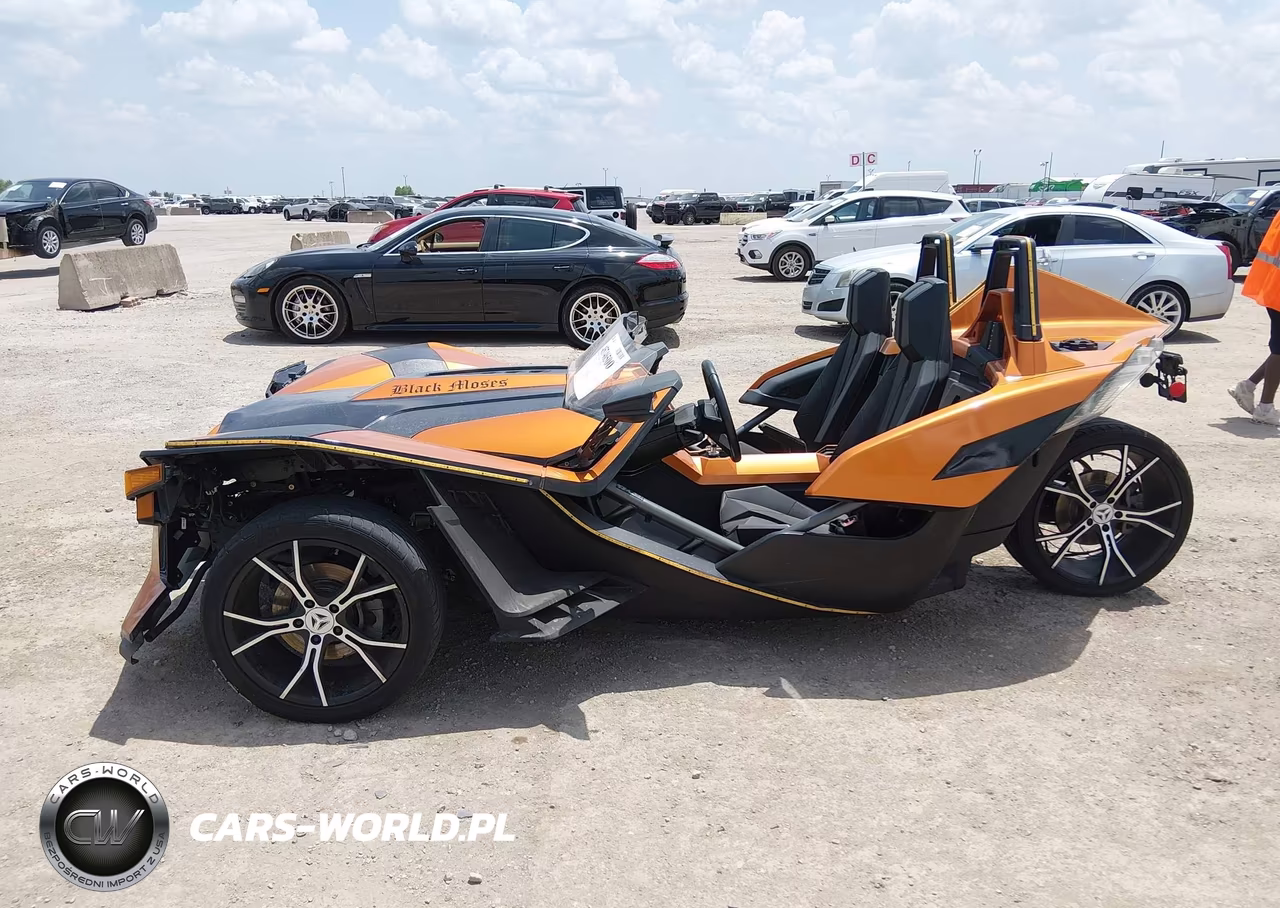 2015 Polaris Slingshot Sl VIN:57XAAPFA0F5100600 - 13