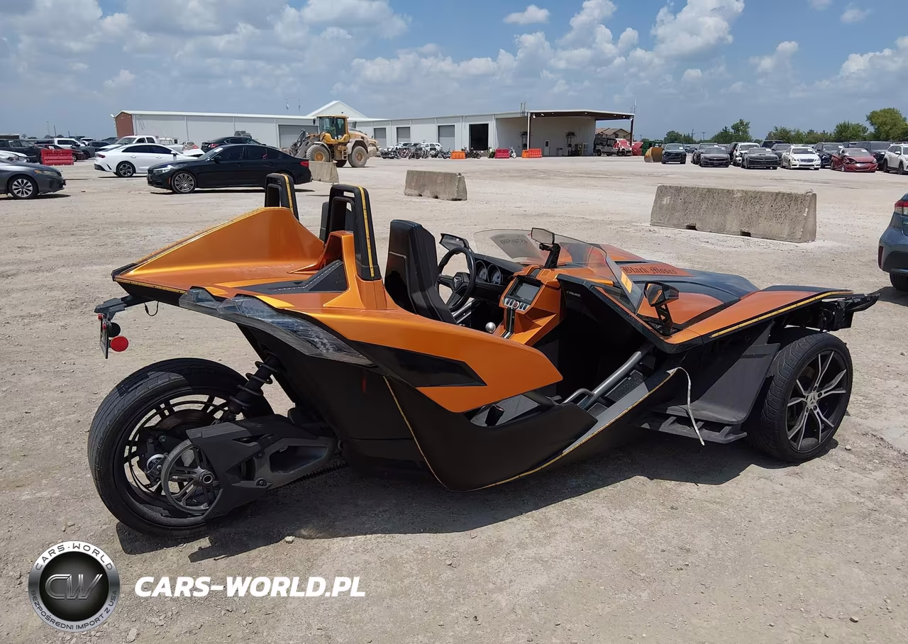 2015 Polaris Slingshot Sl VIN:57XAAPFA0F5100600 - 4