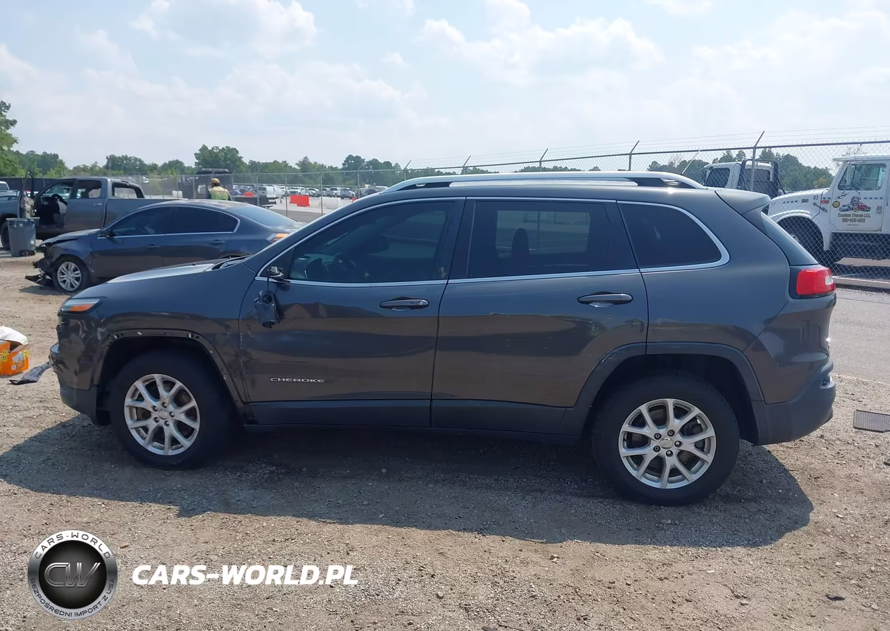 2015 Jeep Cherokee Latitude VIN:1C4PJMCS5FW601071 - 14