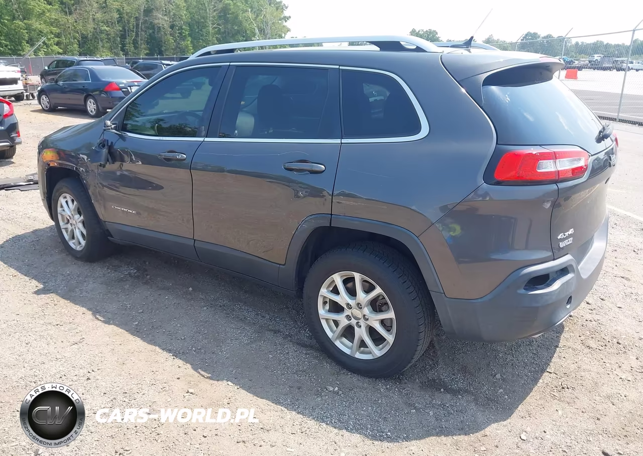 2015 Jeep Cherokee Latitude VIN:1C4PJMCS5FW601071 - 3