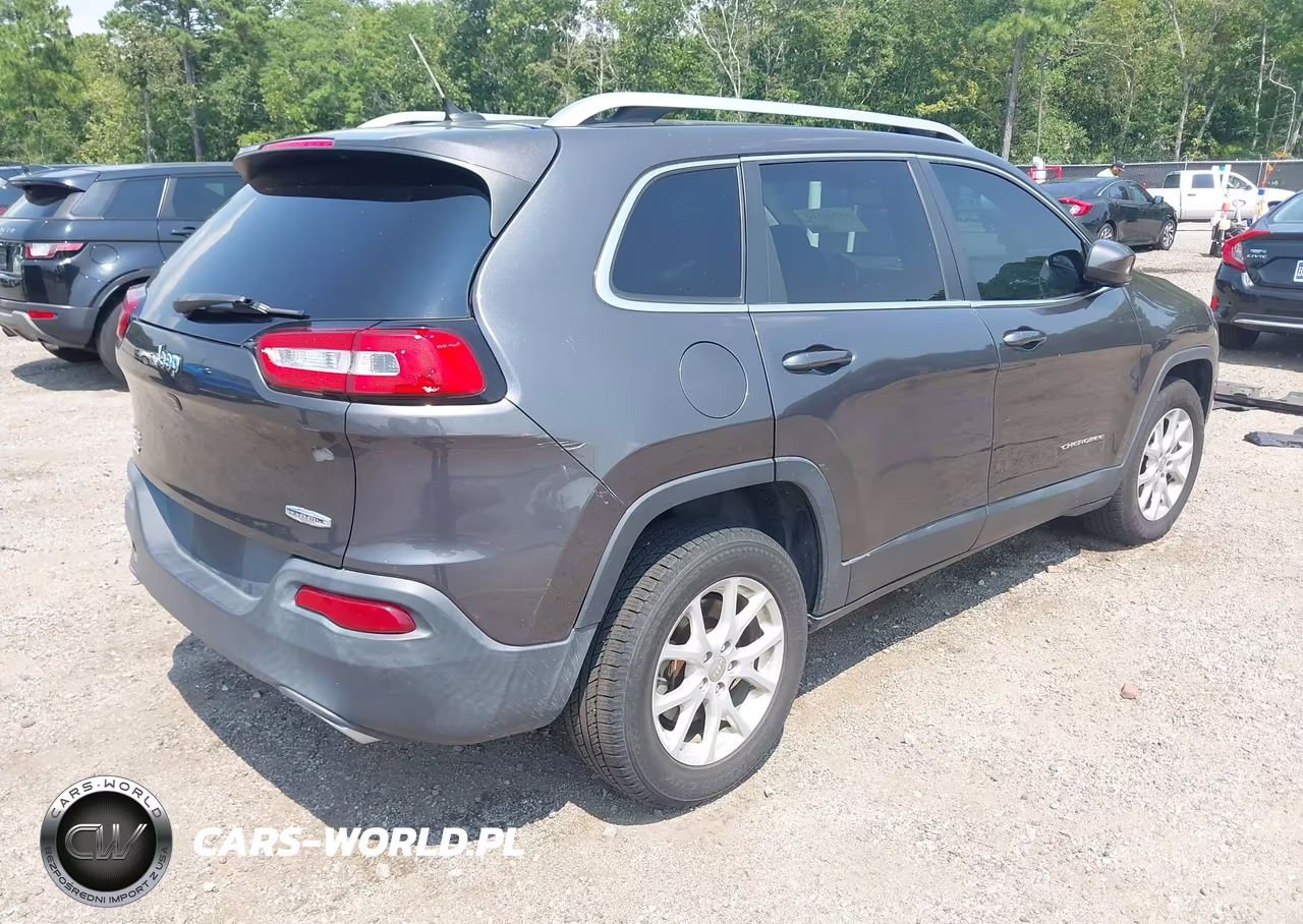 2015 Jeep Cherokee Latitude VIN:1C4PJMCS5FW601071 - 4
