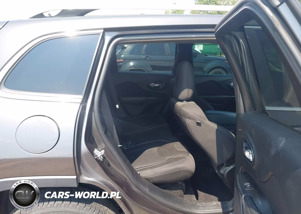 2015 Jeep Cherokee Latitude VIN:1C4PJMCS5FW601071 - 8