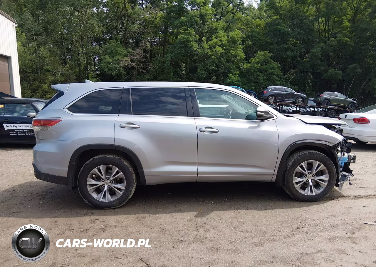 2015 Toyota Highlander Le Plus V6 VIN:5TDBKRFH7FS127290 - 14