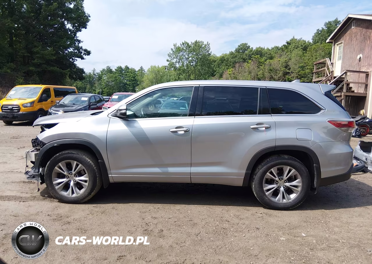 2015 Toyota Highlander Le Plus V6 VIN:5TDBKRFH7FS127290 - 15