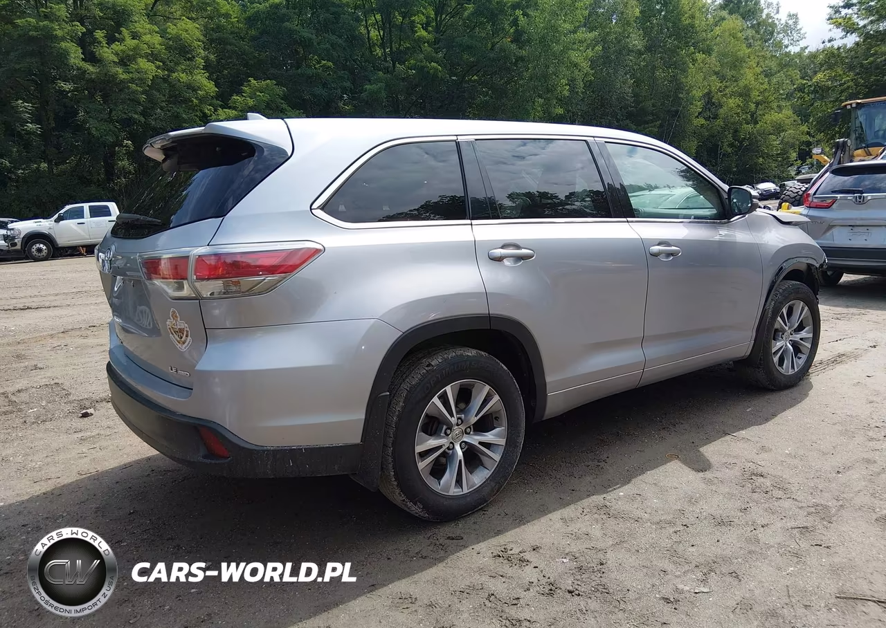 2015 Toyota Highlander Le Plus V6 VIN:5TDBKRFH7FS127290 - 4