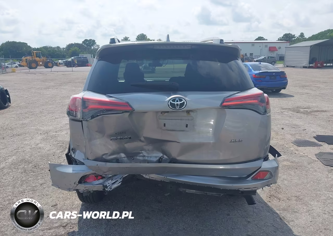 2018 Toyota Rav4 Xle VIN:2T3WFREV9JW419589 - 16
