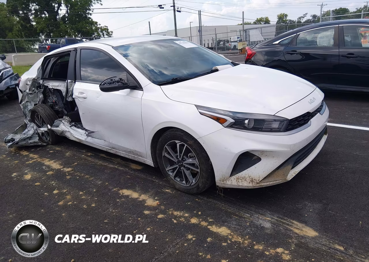 2024 Kia Forte Lxs – zdjęcie 1 z 17