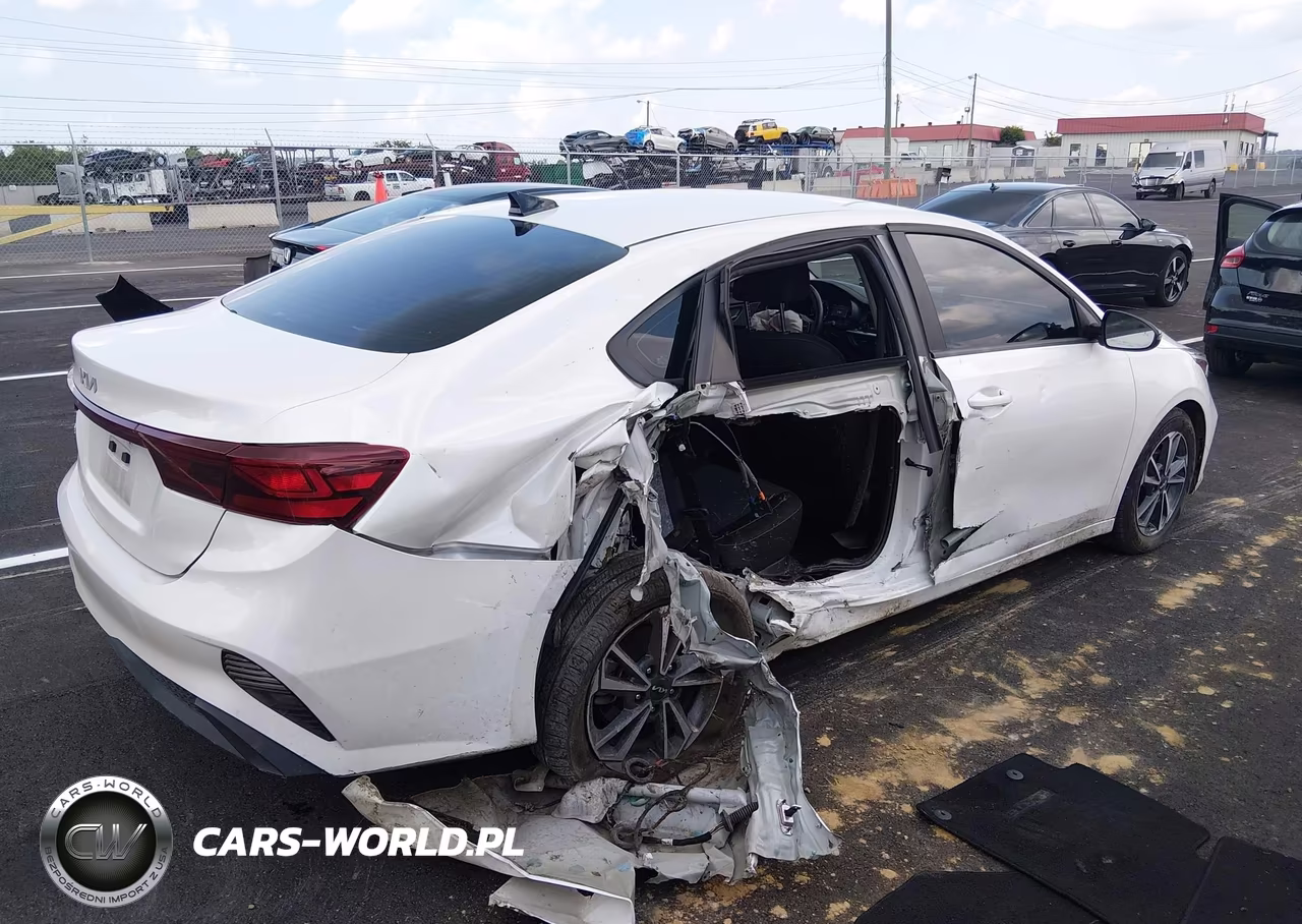 2024 Kia Forte Lxs VIN:3KPF24AD6RE778224 - 4