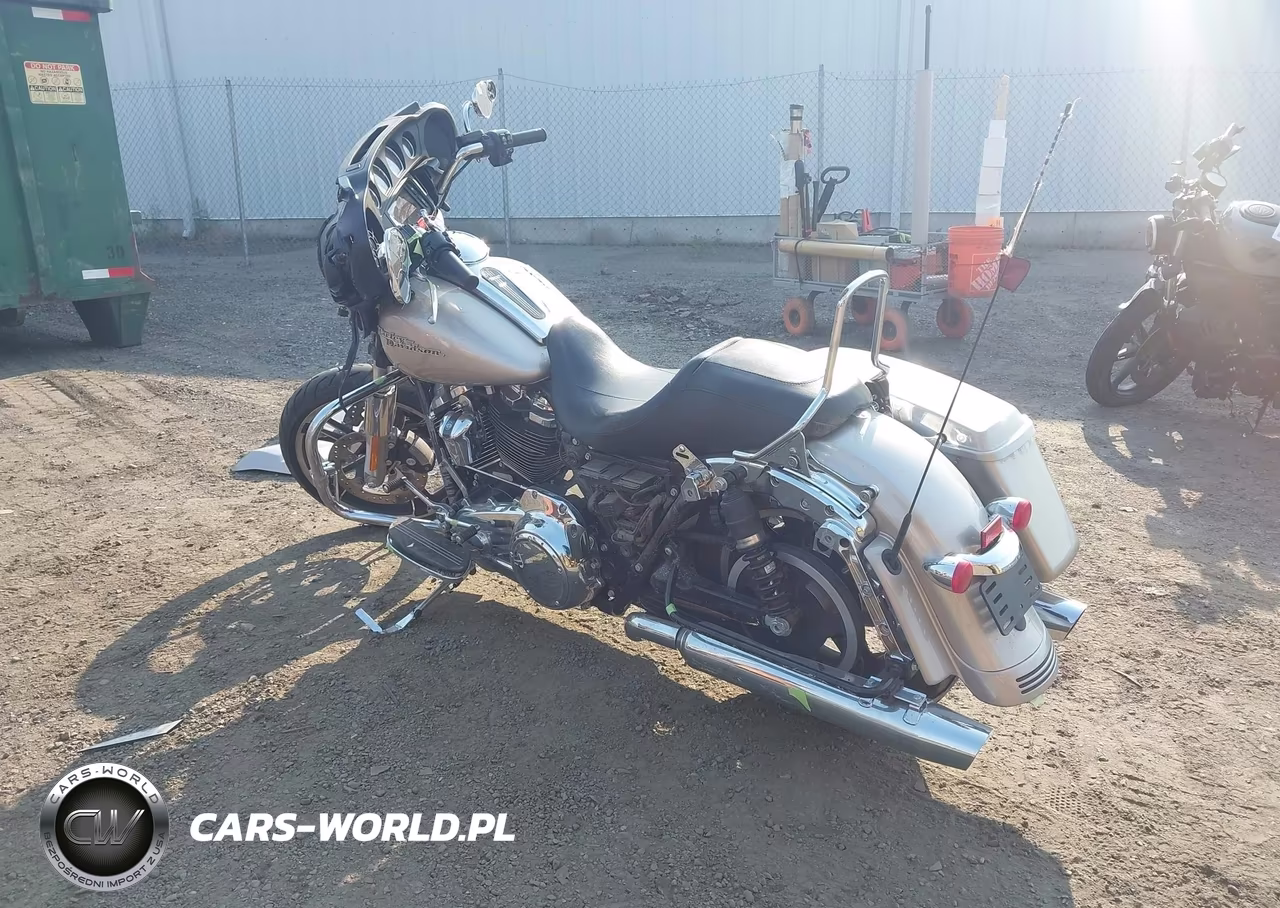 2018 Harley-Davidson Flhx Street Glide VIN:1HD1KBC19JB643997 - 3