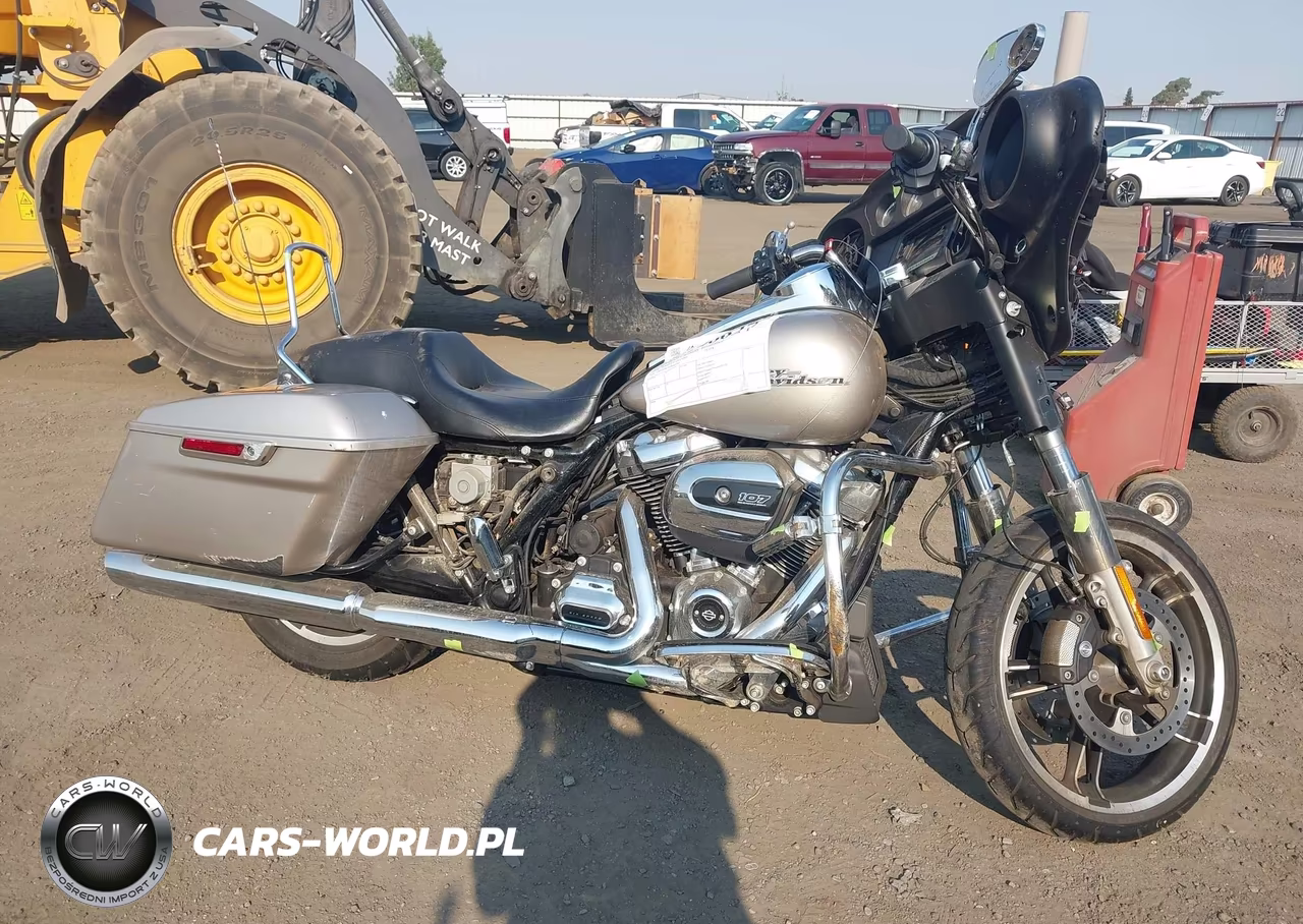 2018 Harley-Davidson Flhx Street Glide VIN:1HD1KBC19JB643997 - 4