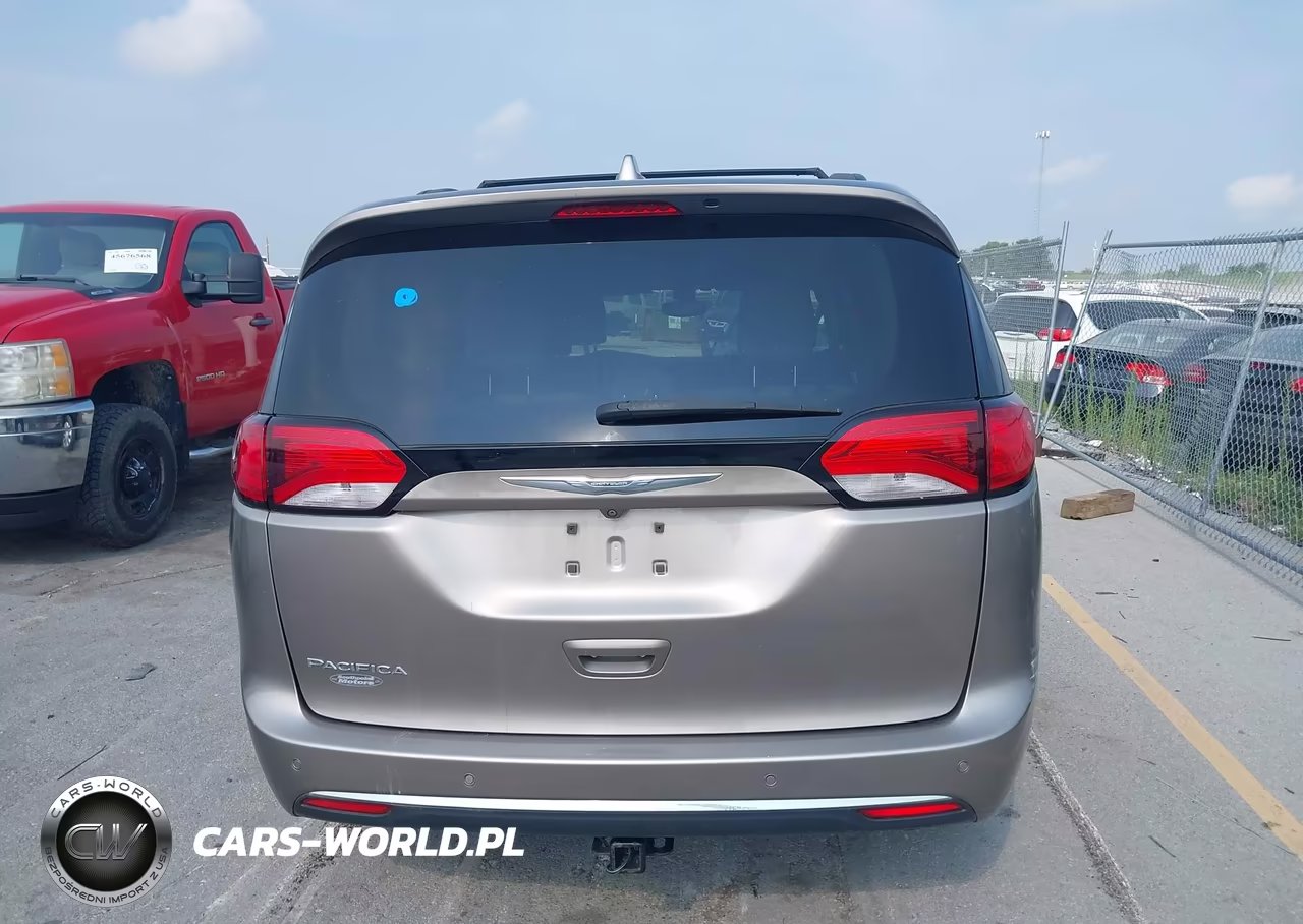 2017 Chrysler Pacifica Touring-L VIN:2C4RC1BG1HR752323 - 16