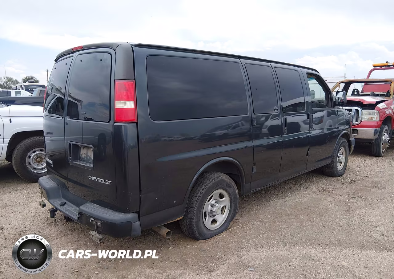 2005 Chevrolet Express VIN:1GCFH15T851225392 - 4
