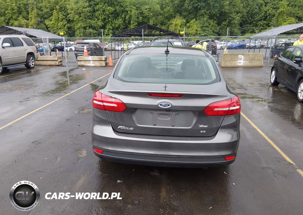 2018 Ford Focus Se VIN:1FADP3F27JL254933 - 16