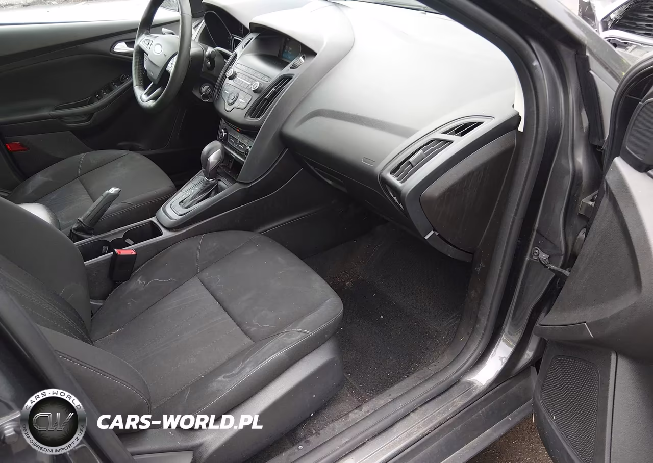 2018 Ford Focus Se VIN:1FADP3F27JL254933 - 5