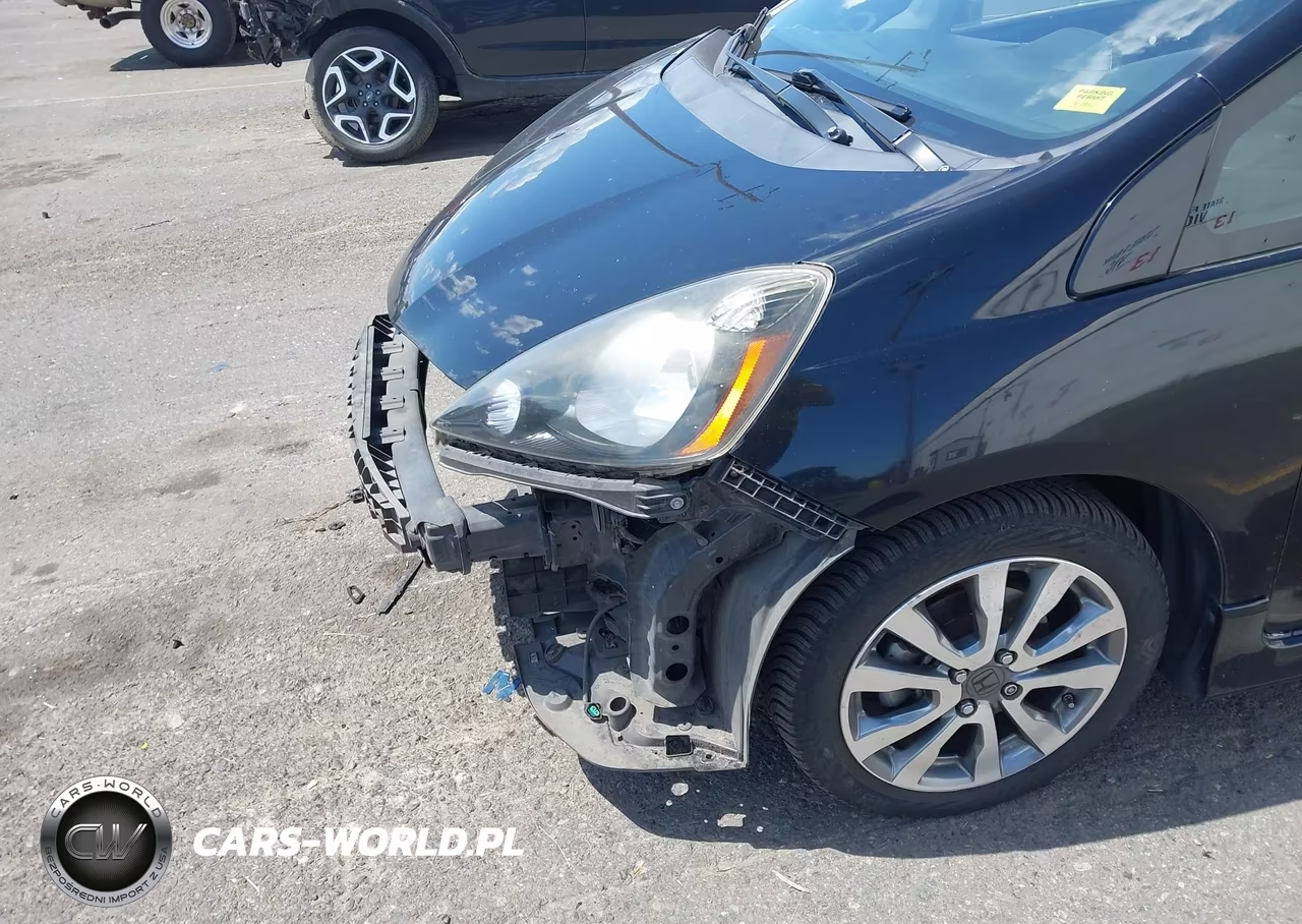 2012 Honda Fit Sport VIN:JHMGE8H50CC022404 - 18