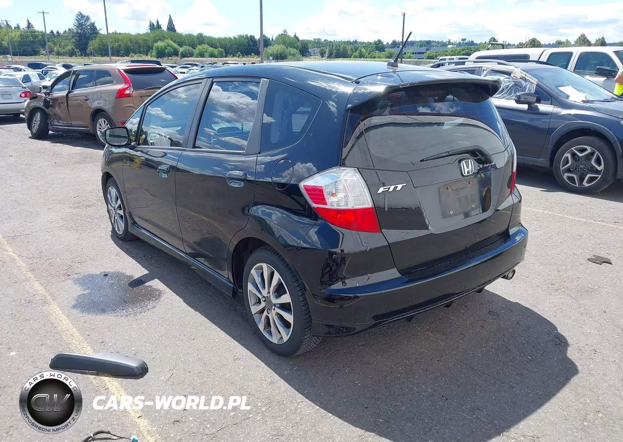2012 Honda Fit Sport VIN:JHMGE8H50CC022404 - 3