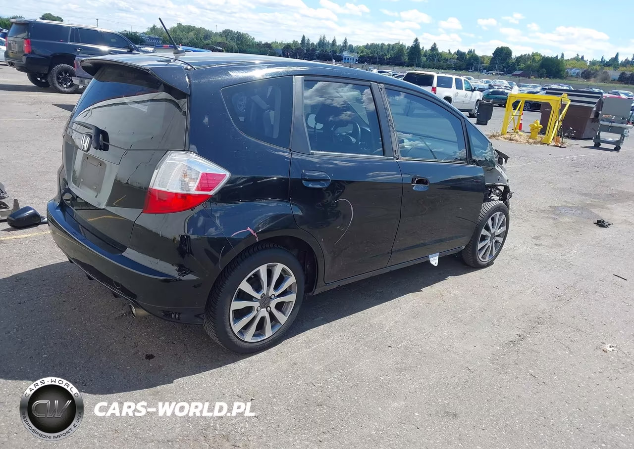 2012 Honda Fit Sport VIN:JHMGE8H50CC022404 - 4
