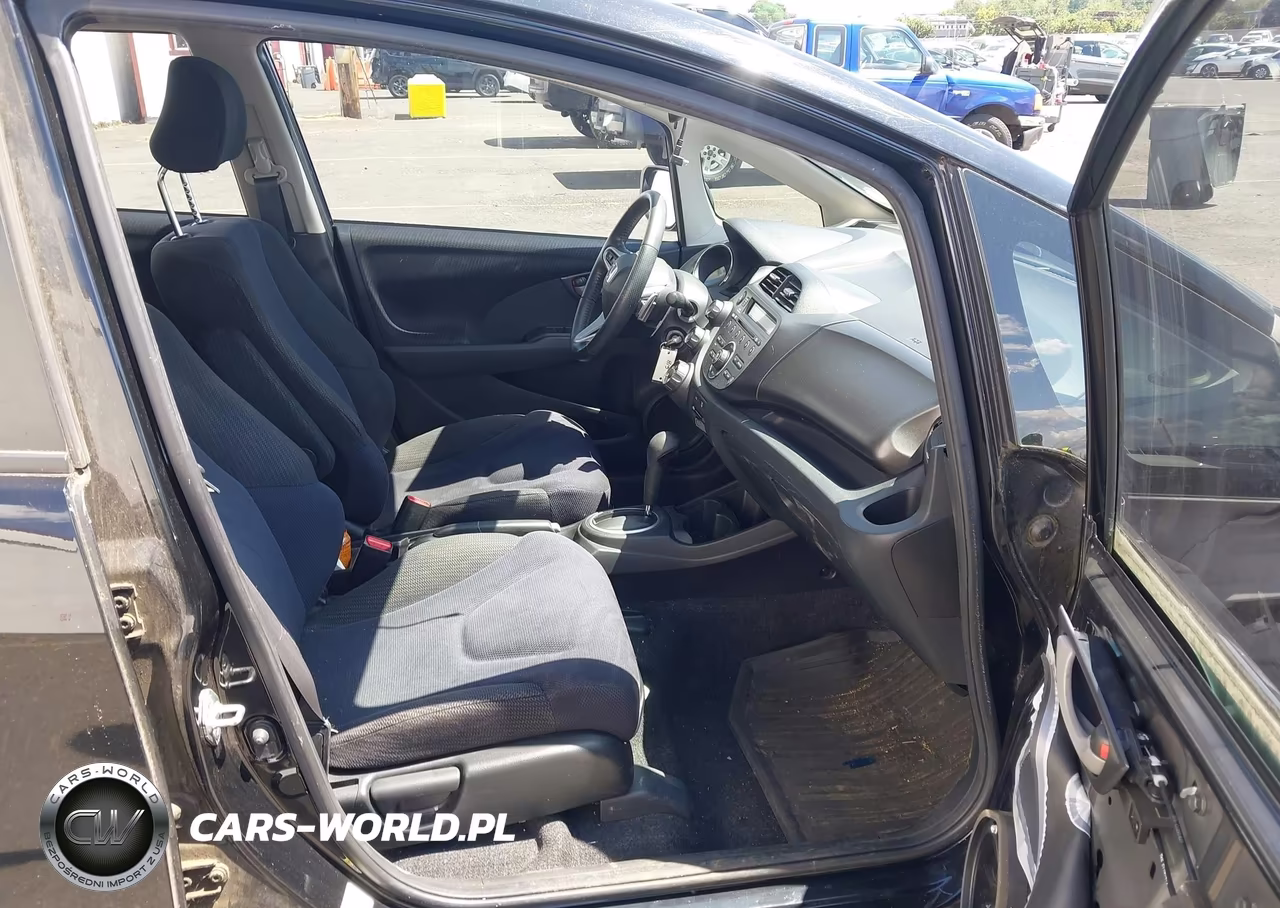 2012 Honda Fit Sport VIN:JHMGE8H50CC022404 - 5