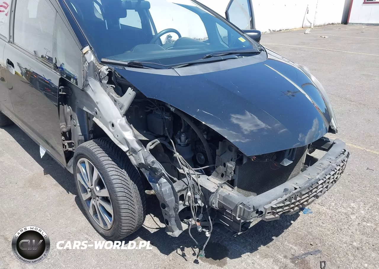 2012 Honda Fit Sport VIN:JHMGE8H50CC022404 - 6