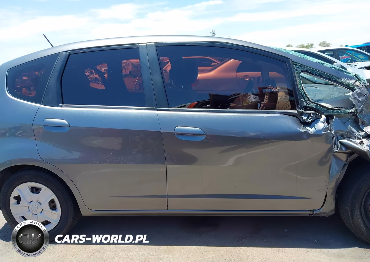 2013 Honda Fit VIN:JHMGE8H30DC056746 - 13