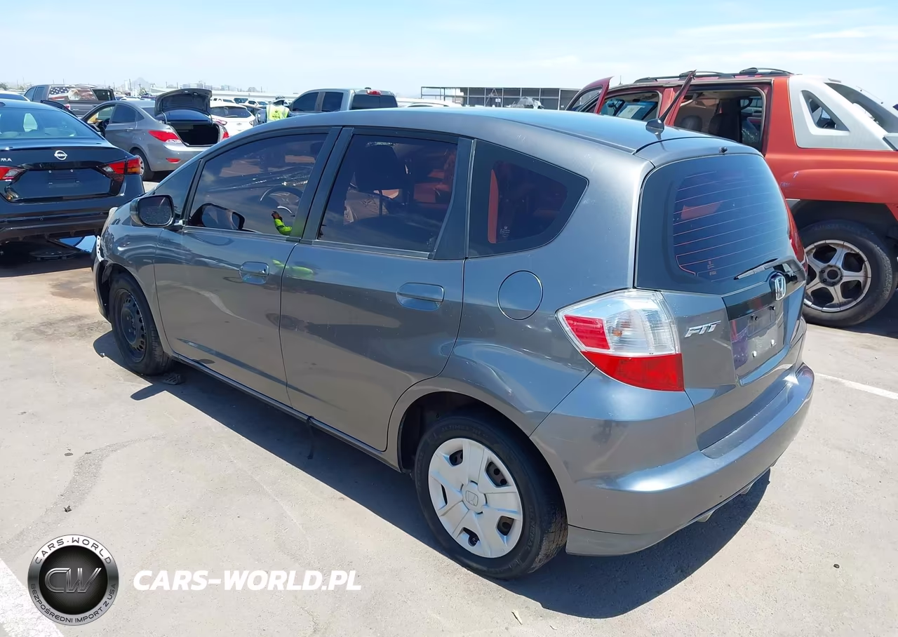 2013 Honda Fit VIN:JHMGE8H30DC056746 - 3