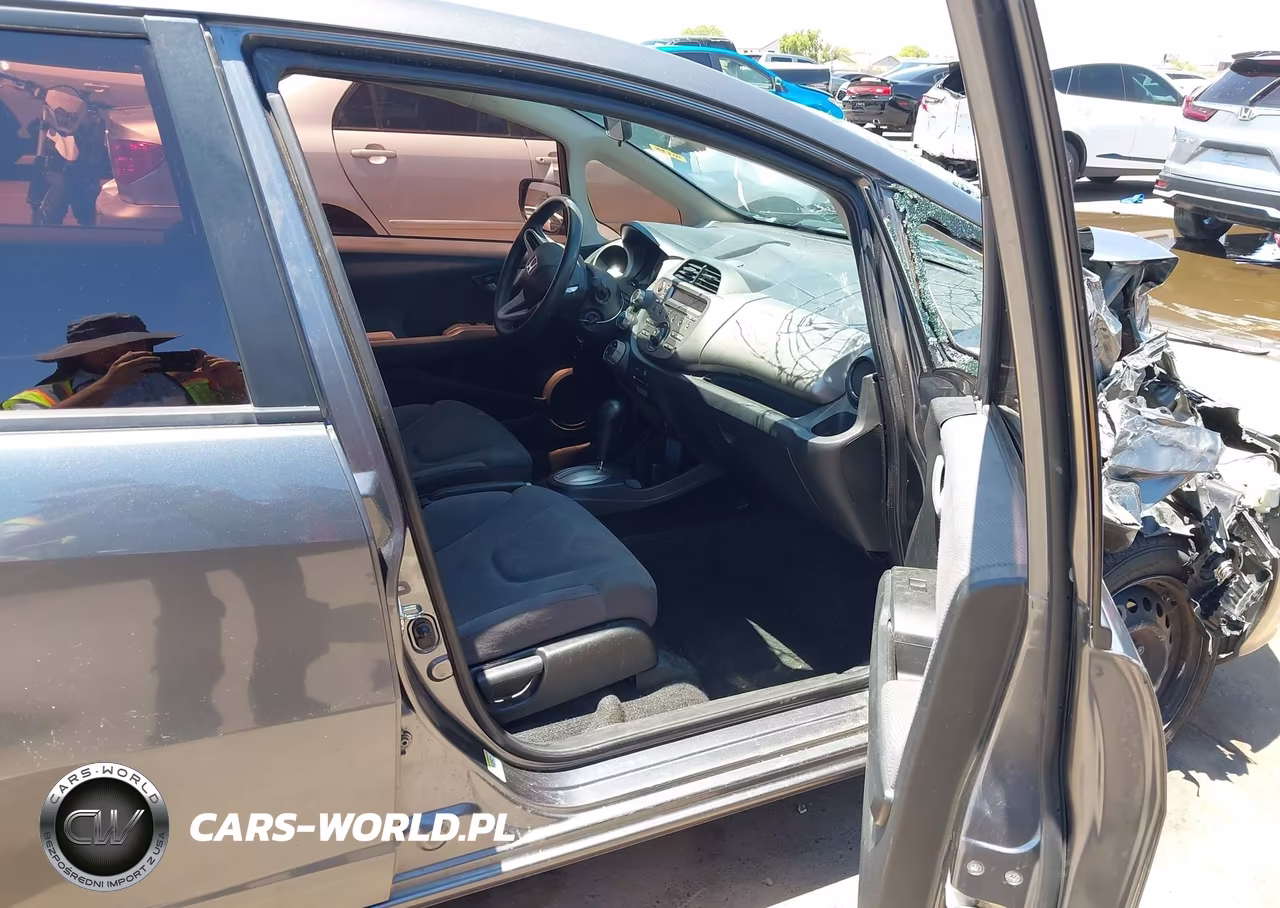 2013 Honda Fit VIN:JHMGE8H30DC056746 - 5