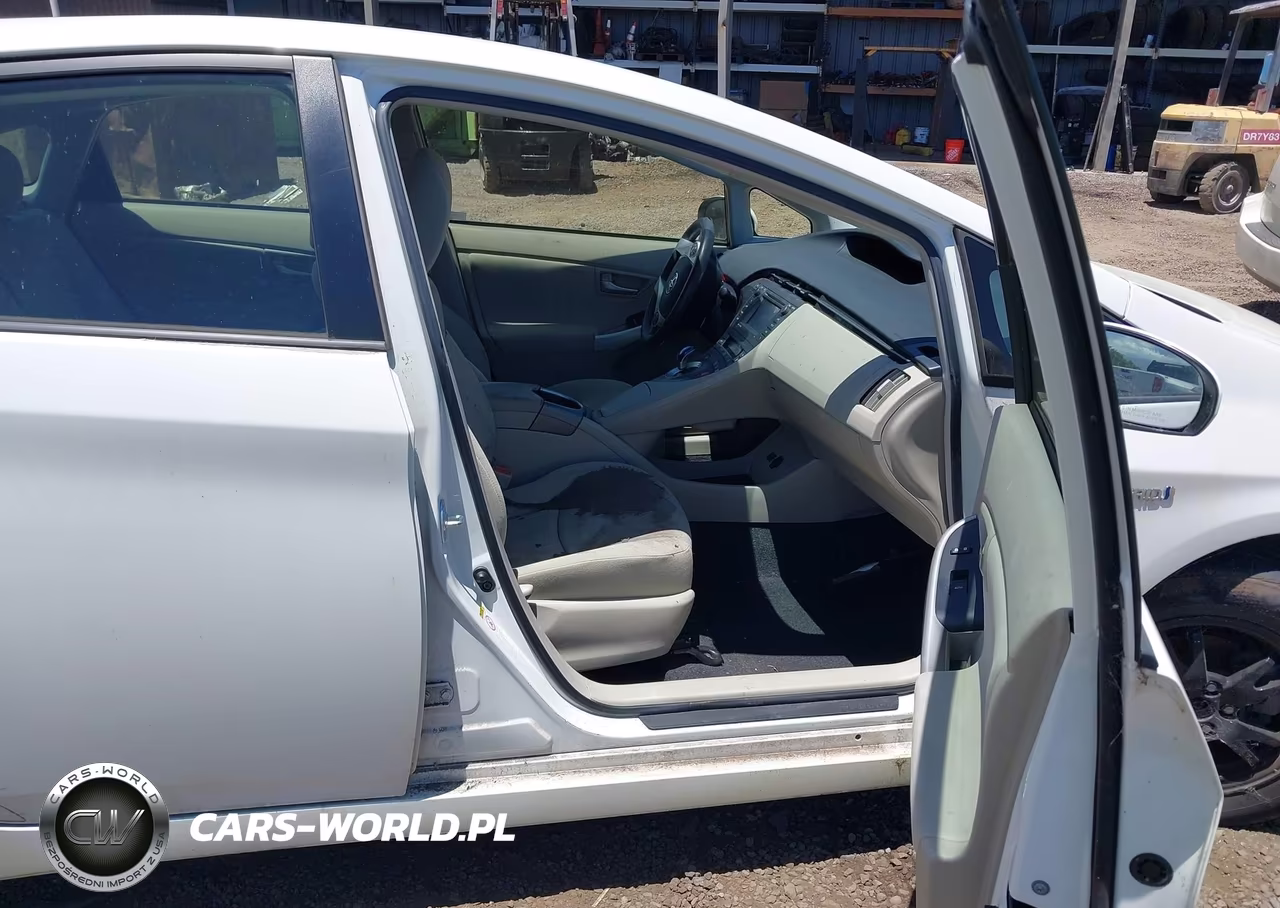2014 Toyota Prius VIN:JTDKN3DU4E1751502 - 5