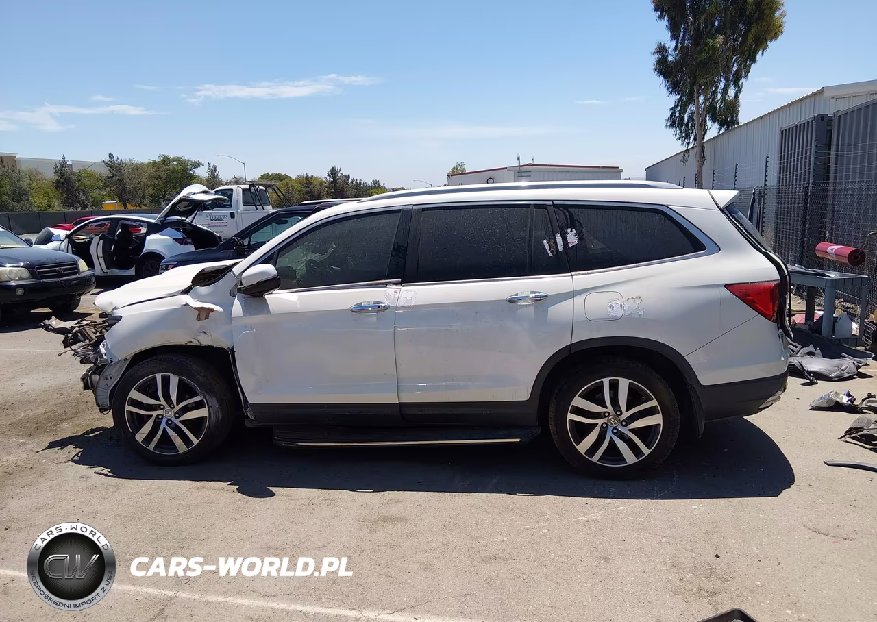 2018 Honda Pilot Elite VIN:5FNYF6H06JB003027 - 18