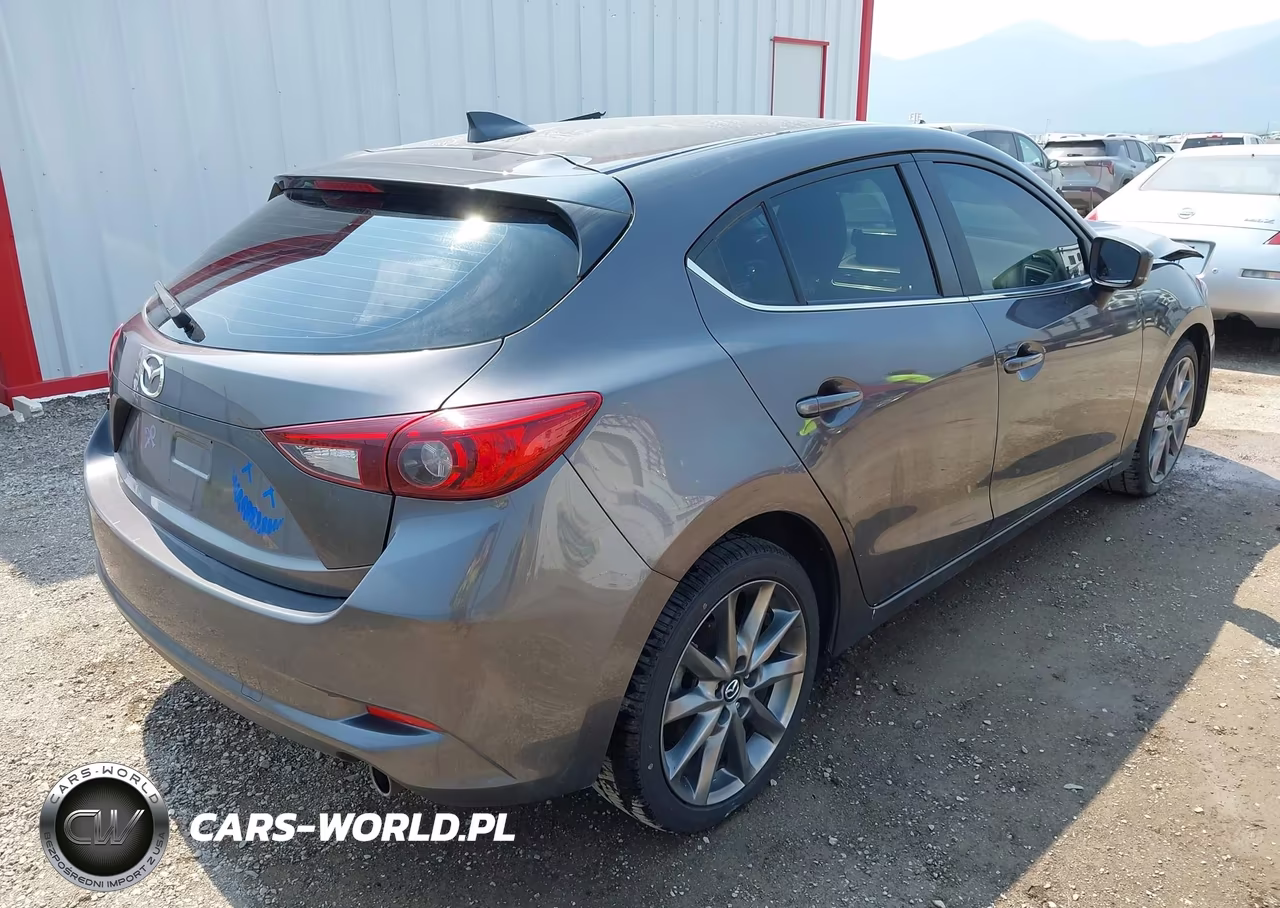 2018 Mazda Mazda3 Touring VIN:3MZBN1L33JM196520 - 4