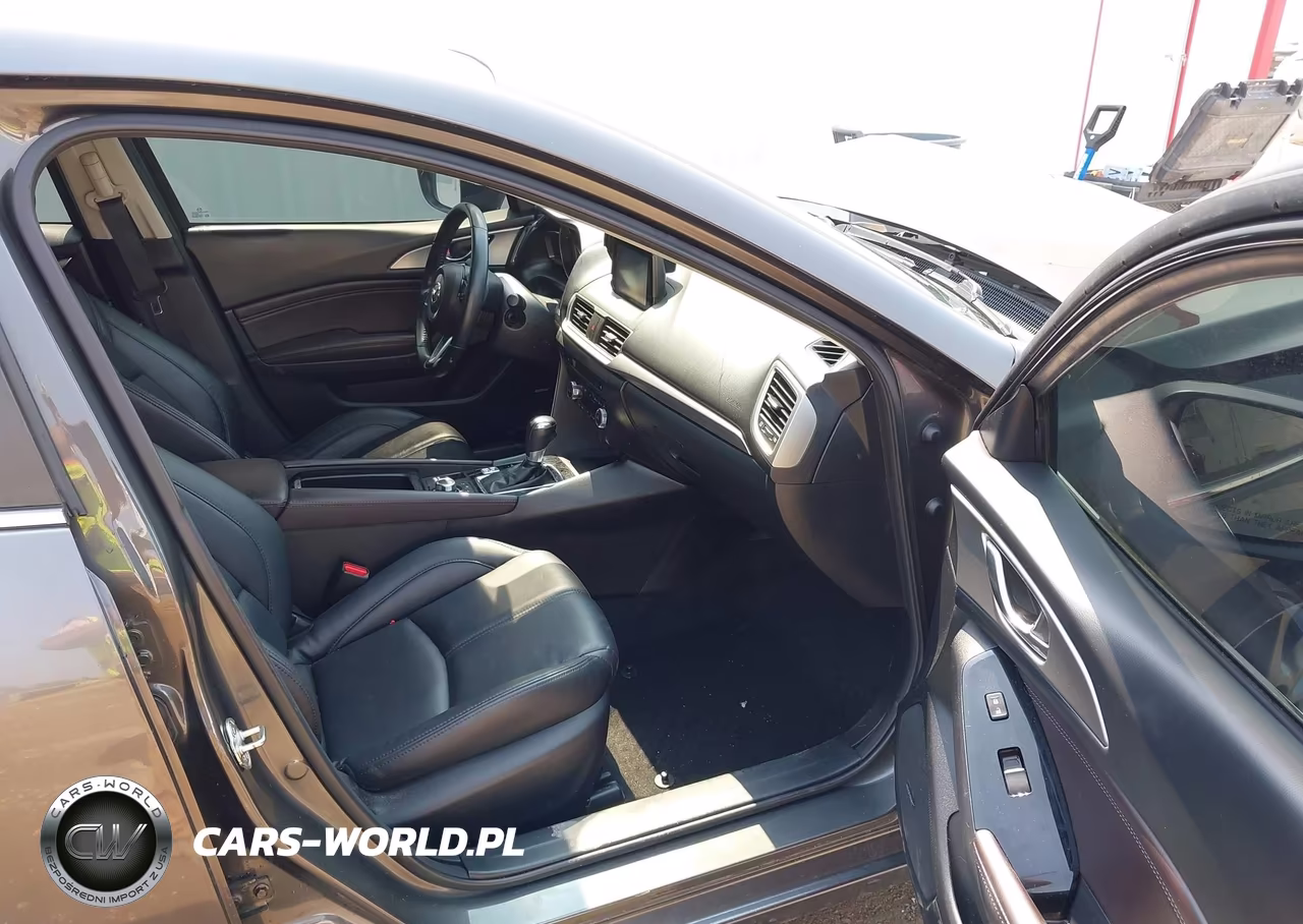 2018 Mazda Mazda3 Touring VIN:3MZBN1L33JM196520 - 5