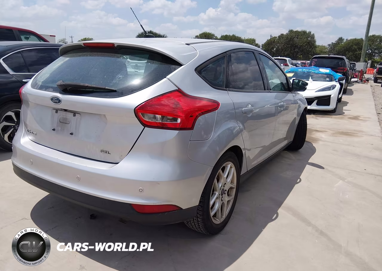 2017 Ford Focus Sel VIN:1FADP3M29HL232011 - 4